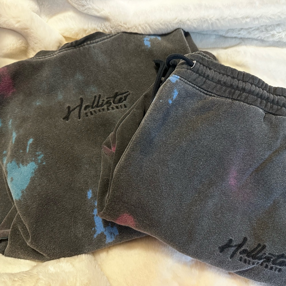 Hollister Men’s sweats set